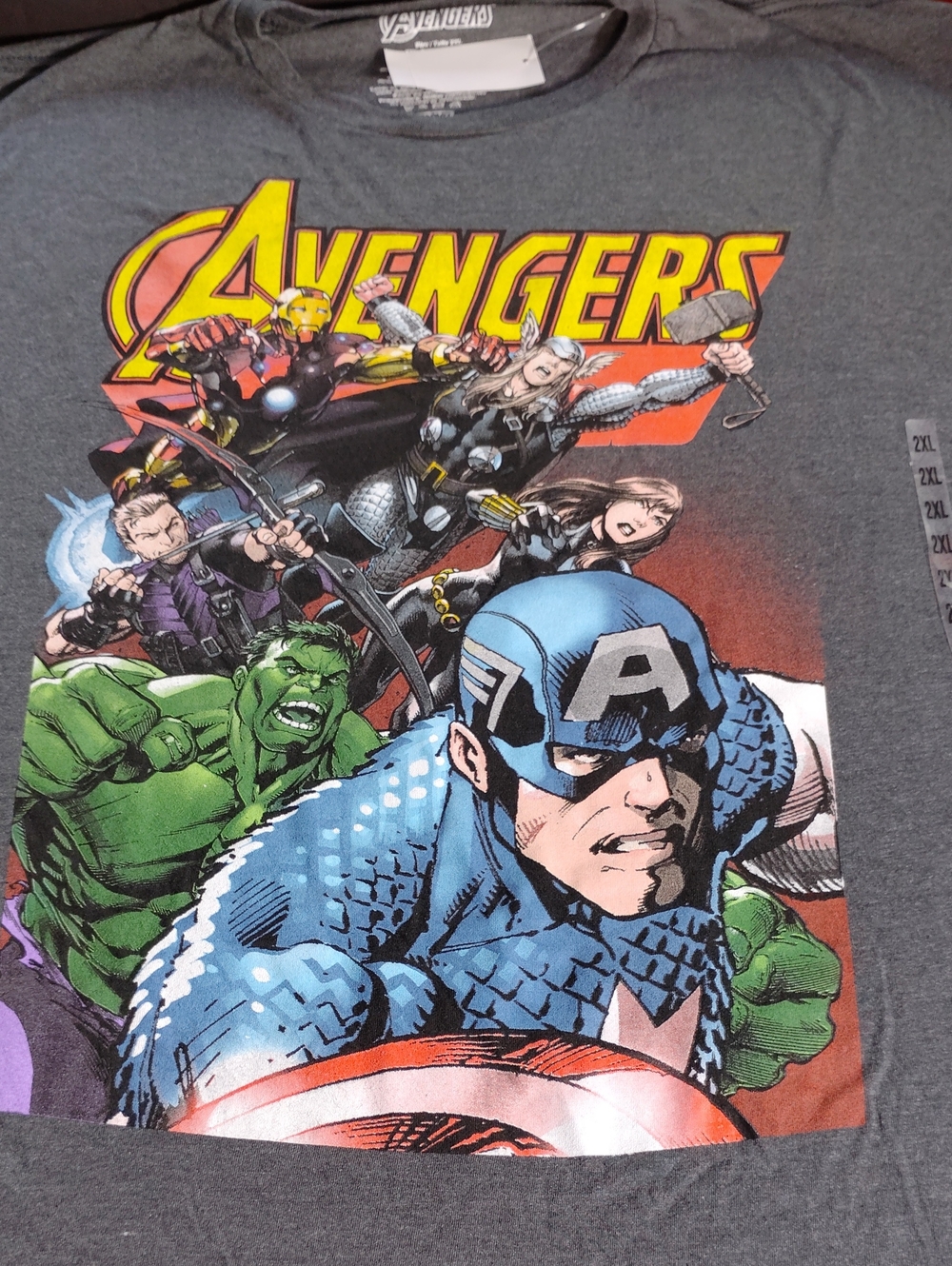 Avenger Men's Graphic Tee in Gray with Multicolor Print